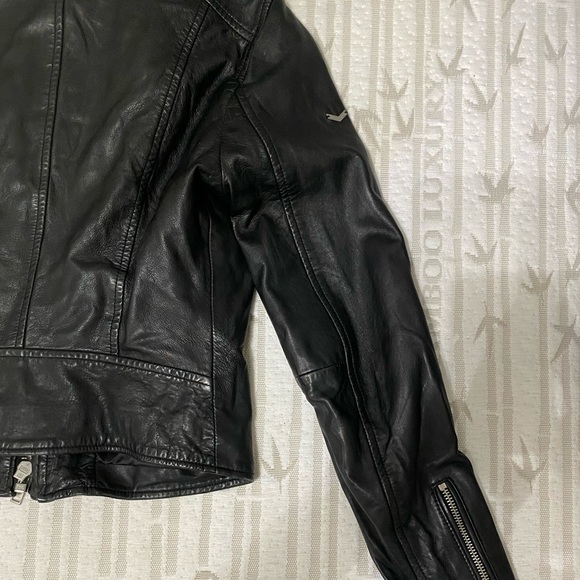 **SOLD** SUPERDRY LEATHER JACKET - Picture 13 of 13